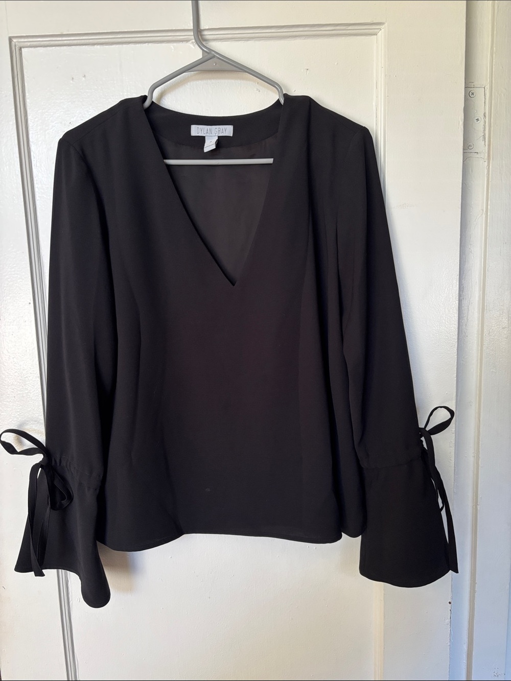 Womens Black V-Neck Tie-Sleeve Blouse